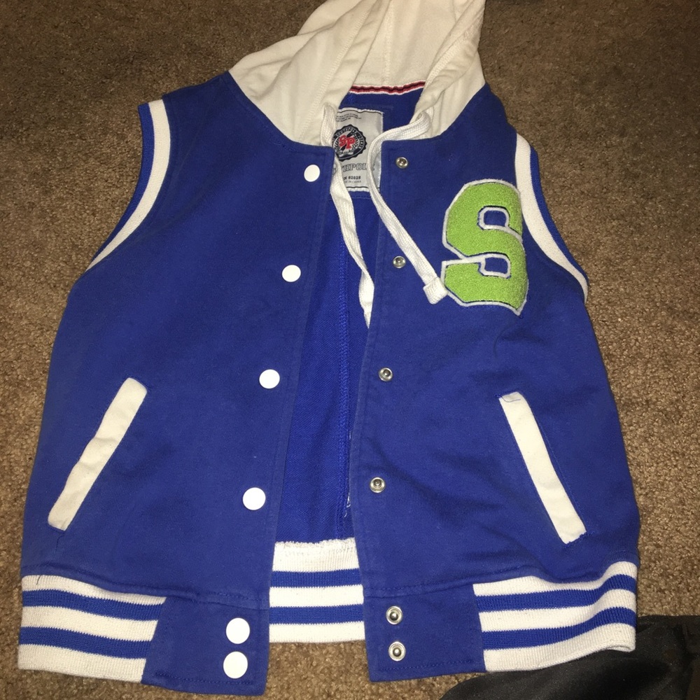 sleeveless jacket